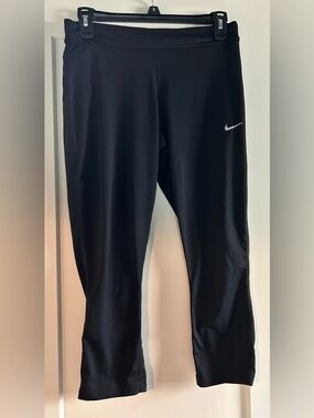 Nike Black Cropped Athletic Leggings with Swoosh